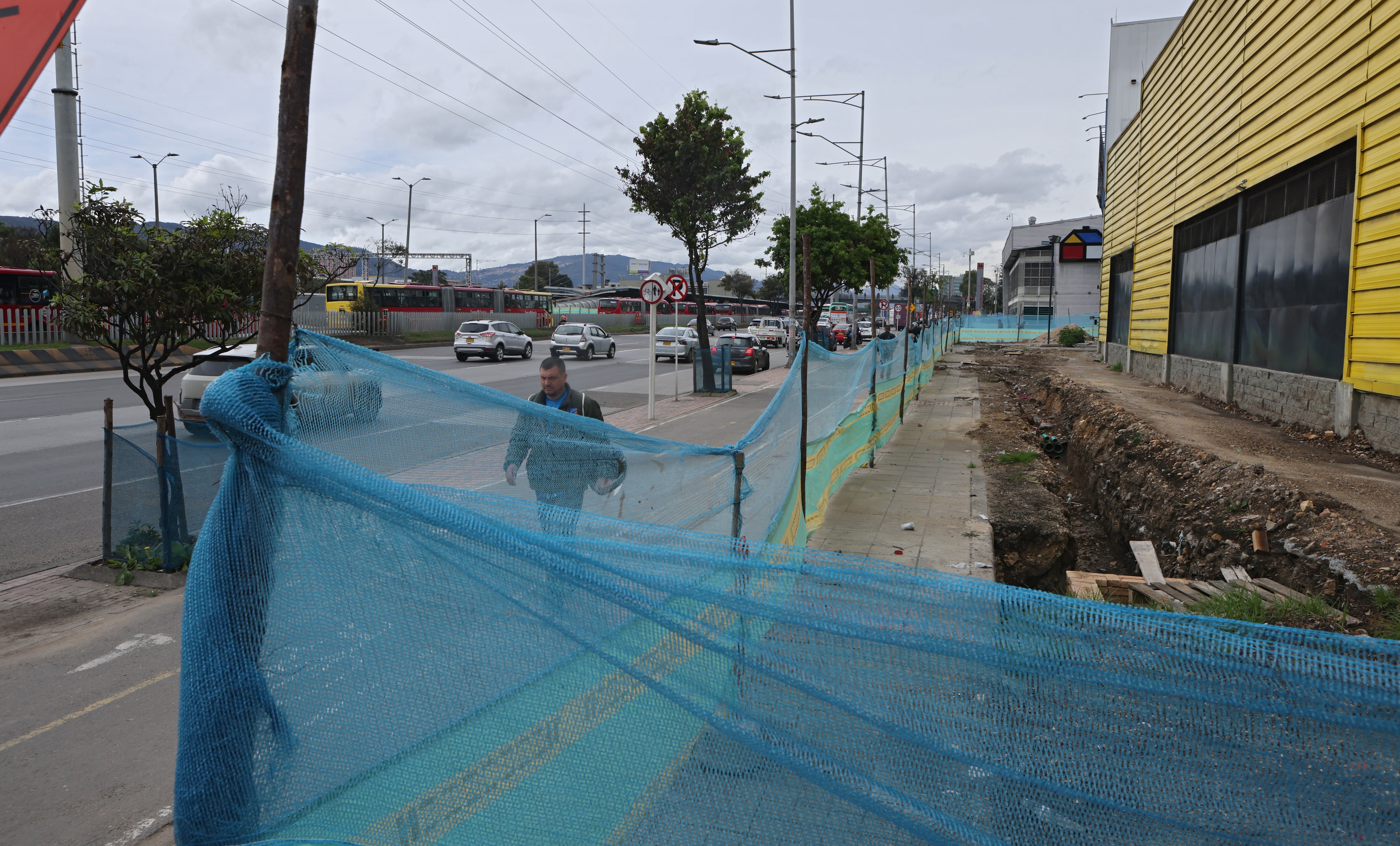 Puente peatonal inconcluso calle 174 autopista norte Bogotá 
Octubre 16 del 2026
Foto Guillermo Torres Reina - SEMANA