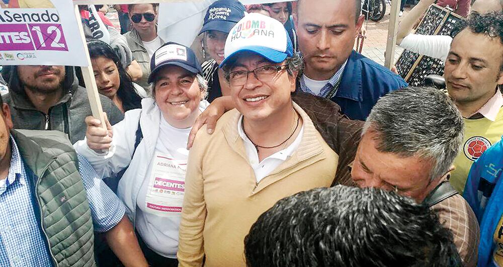Mejía acompañó a Gustavo Petro en su época de alcalde de Bogotá. 