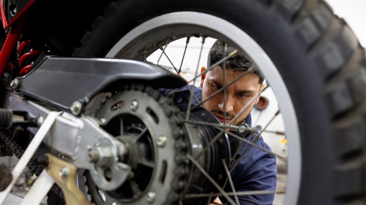 Las motocicletas pueden presentar señales tempranas de fallas que requieren atención mecánica oportuna.