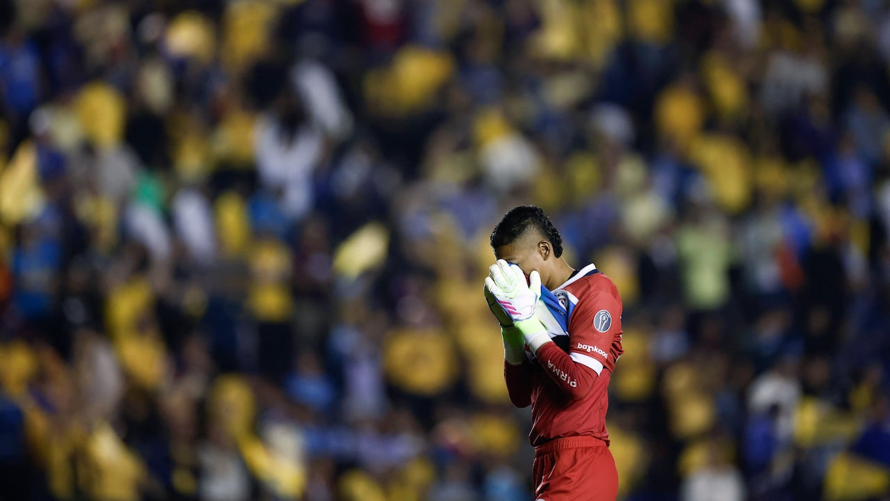 Kevin Mier portero del Cruz Azul es fuertemente criticado.