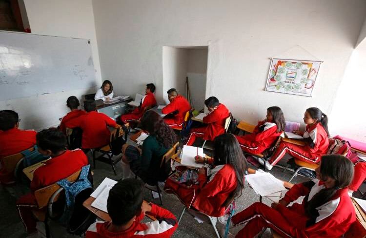 Por la falta de salones, en el colegio Nuestra Señora de la Antigua los niños están en hacinamiento.