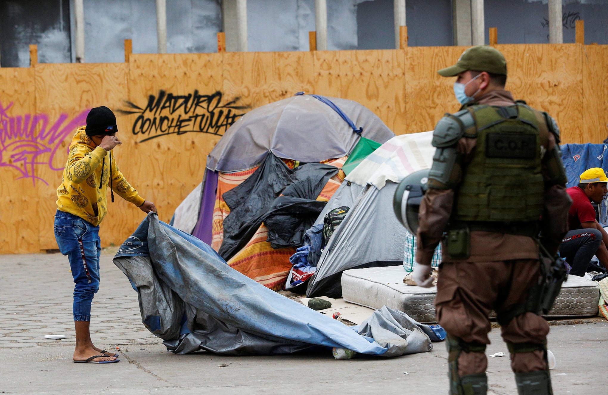 En Imágenes. Enfrentamiento entre antiinmigración y migrantes venezolanos en Chile