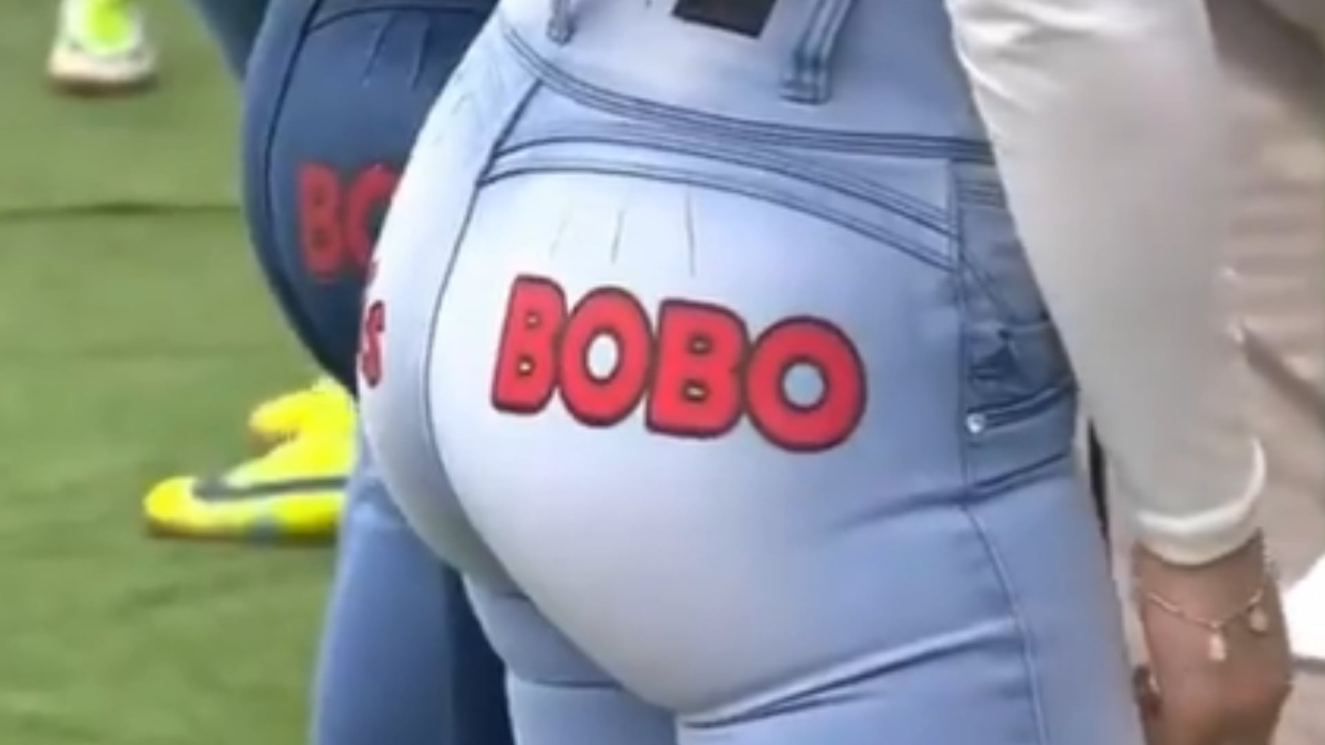 Los jeans 'Qué mirás bobo'
