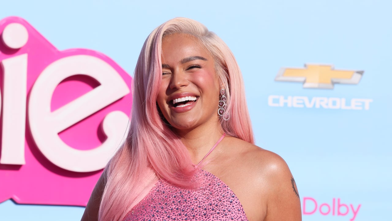 Karol G asiste al estreno mundial de "Barbie" en el Shrine Auditorium and Expo Hall el 9 de julio de 2023 en Los Ángeles, California. (Foto de Rodin Eckenroth/WireImage)