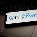 El logotipo de OnlyFans se muestra en la pantalla de un teléfono en esta foto de ilustración tomada en Cracovia, Polonia, el 27 de abril de 2021 (Ilustración fotográfica de Jakub Porzycki / NurPhoto a través de Getty Images).