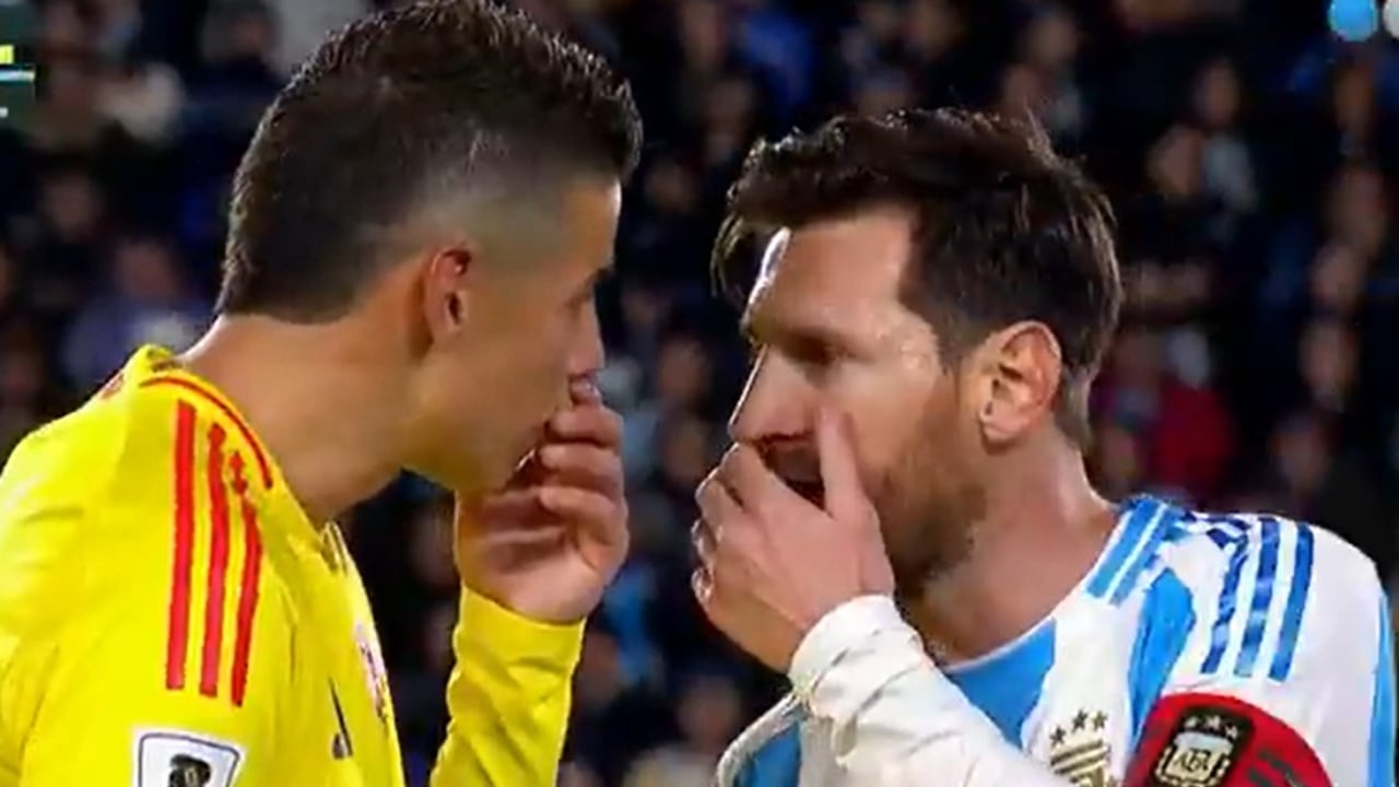 Cara a cara entre Messi y James Rodríguez.