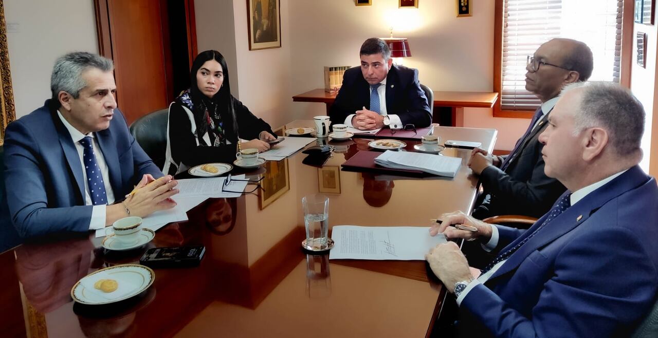 Juan Fernando Velasco se reunió con los presidentes de las altas cortes para poner de presente.