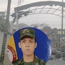 El soldado Yober Rojas murió en el atentado de este miércoles contra el Batallón 21 Vargas, ubicado en el municipio de Granada, Meta. Foto: @PeriodicodMeta - montaje Semana.