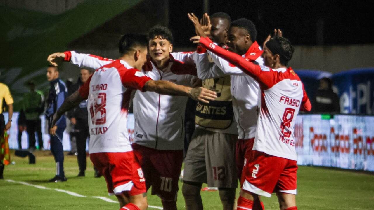 Santa Fe celebra el gol del 'Turro' Olivera.