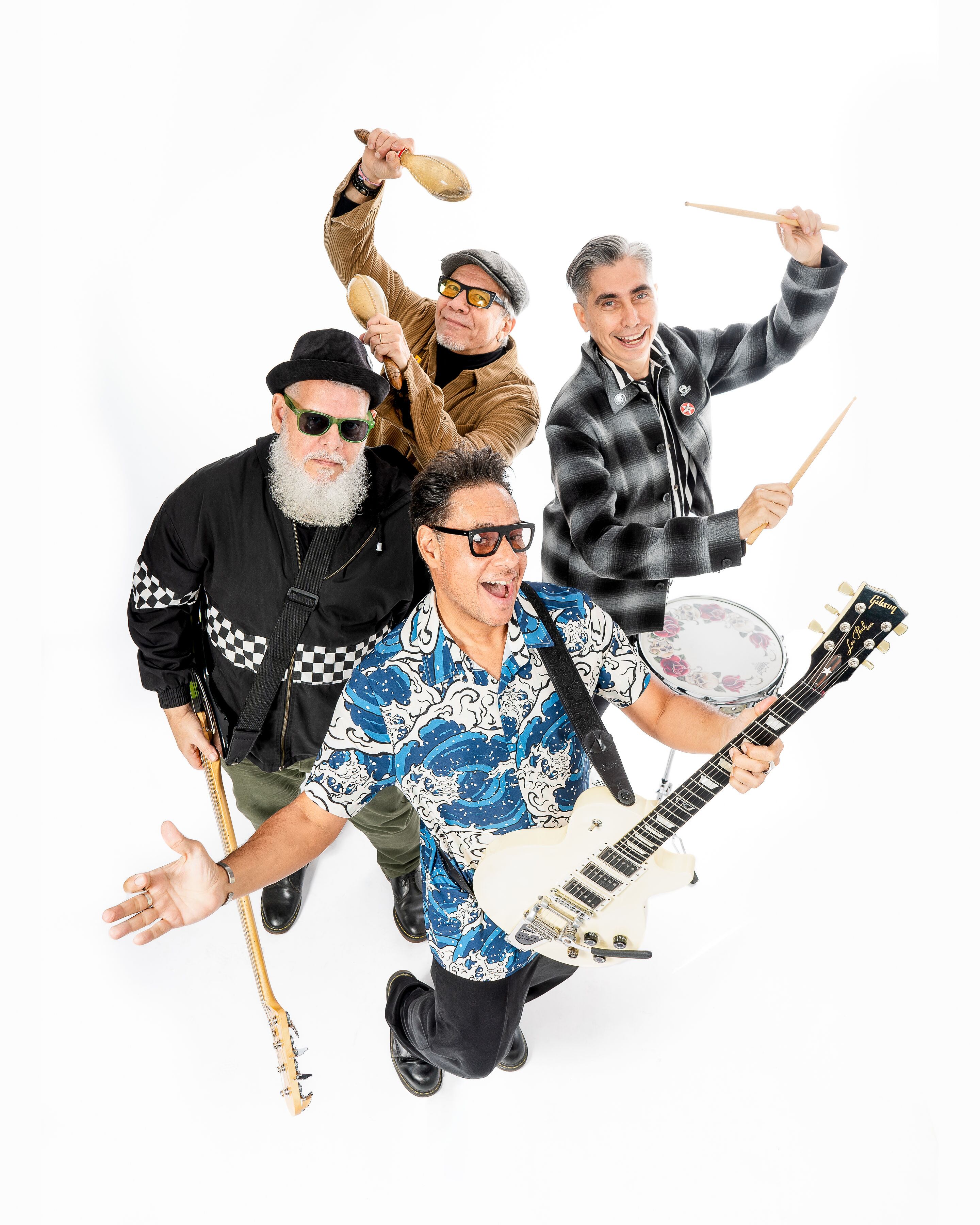 Desorden Público apelan al sarcasmo, el humor negro y la alegría de sus canciones para retratar la realidad de Latinoamérica.