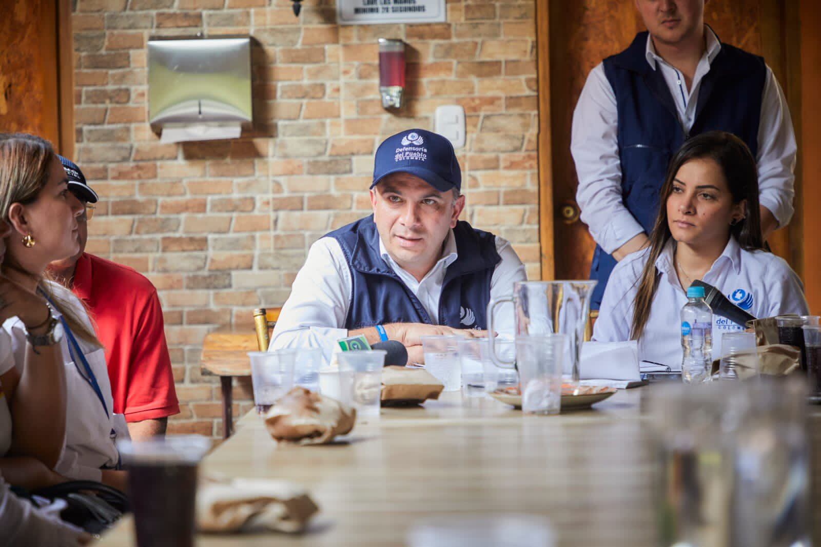 Defensor del Pueblo, Carlos Camargo.