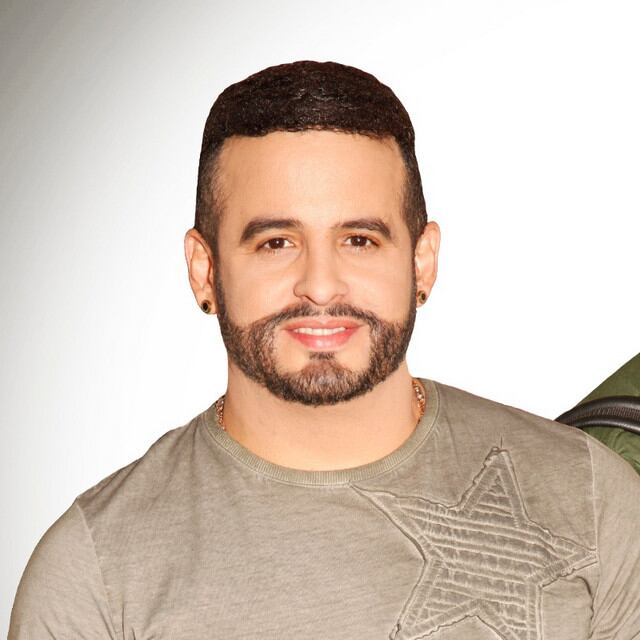 Nelson Velásquez, cantante y compositor colombiano.