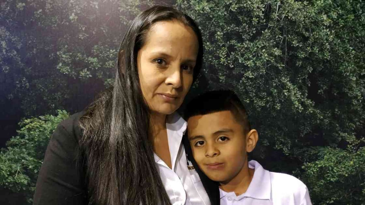 Liliana y Nicolás comparten la pasión y el amor por los árboles y aves del bosque seco tropical. Foto: Jhon Barros.