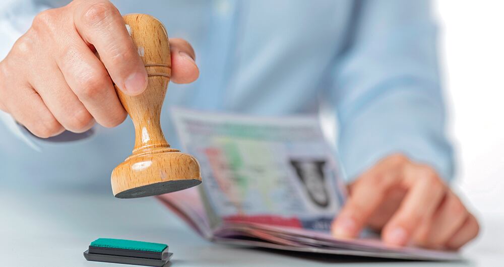    Cuatro migrantes de origen chino, bangladesí e indio intentaron entrar al país con visas irregulares expedidas en el consulado de Colombia en Bolivia. 