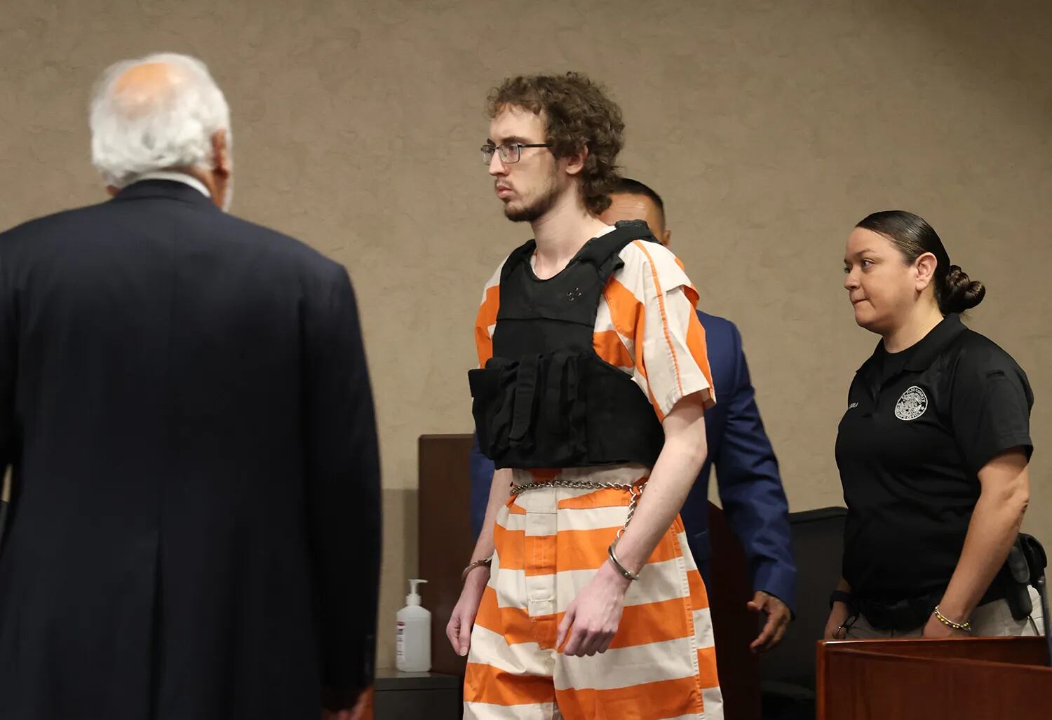 Antes del ataque, publicó un manifiesto en línea expresando ideologías supremacistas blancas y su intención de atacar a inmigrantes latinos.