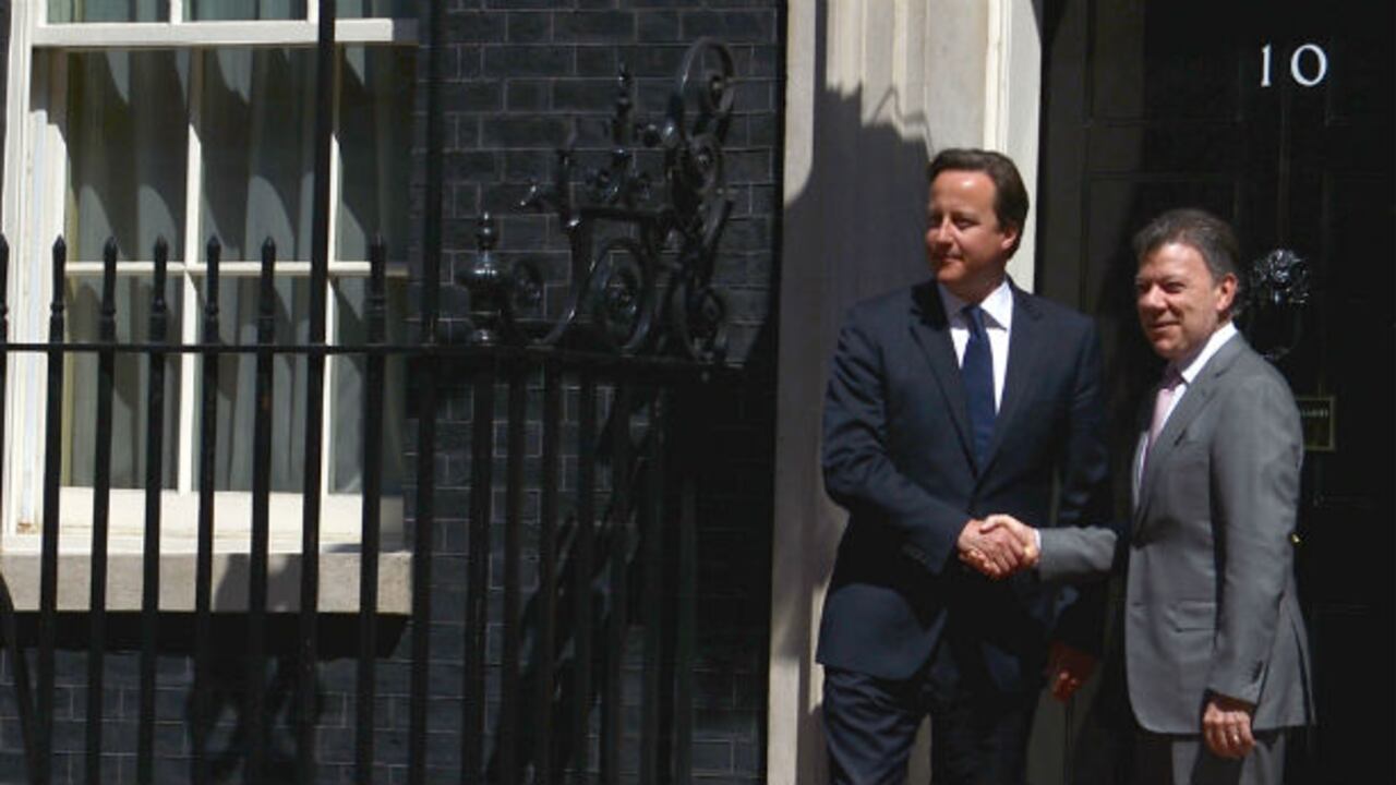 El primer ministro británico, David Cameron, y el presidente colombiano, Juan Manuel Santos, en su visita al 10 de Downing Street.