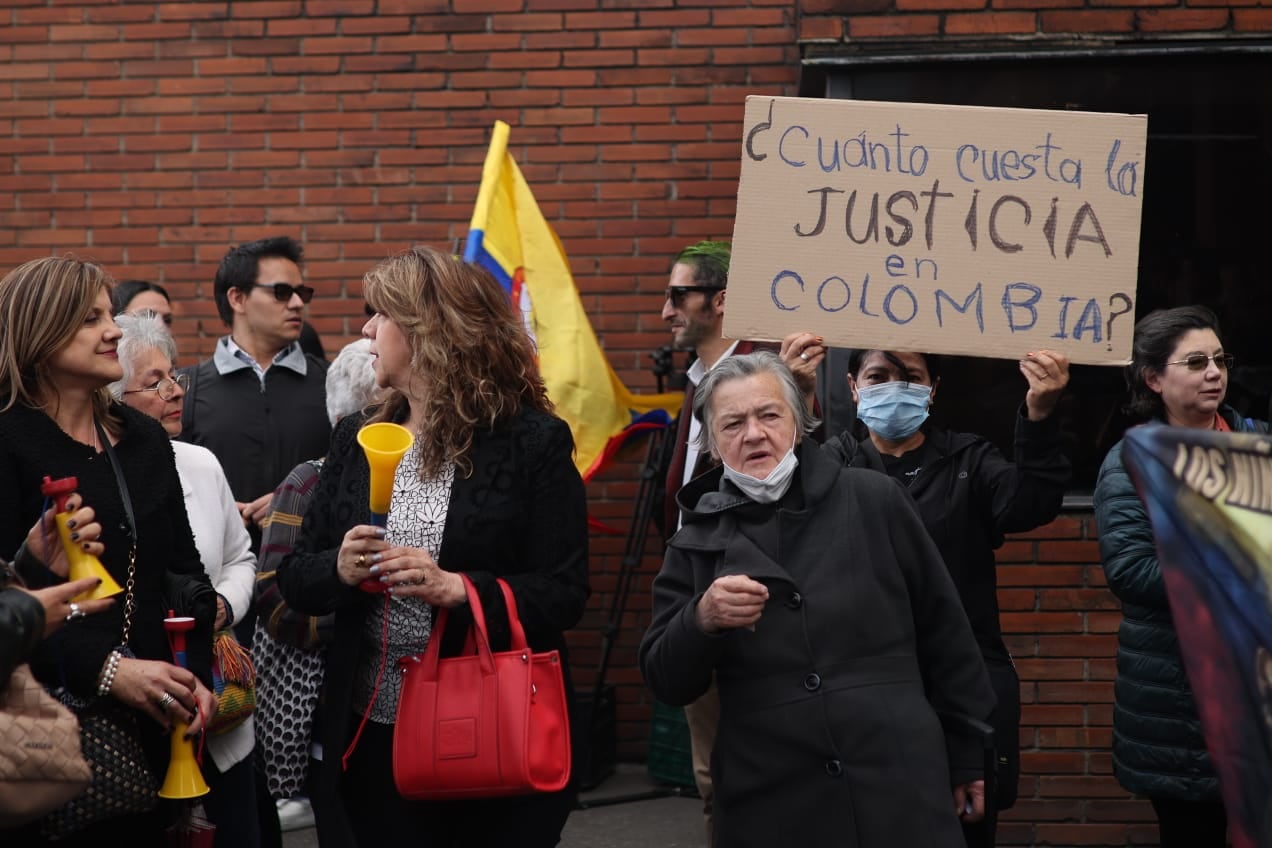 Álvaro Uribe, condenado a 12 años de prisión. Ordenan detención domiciliaria. Lectura de la sentencia, en paloquemao