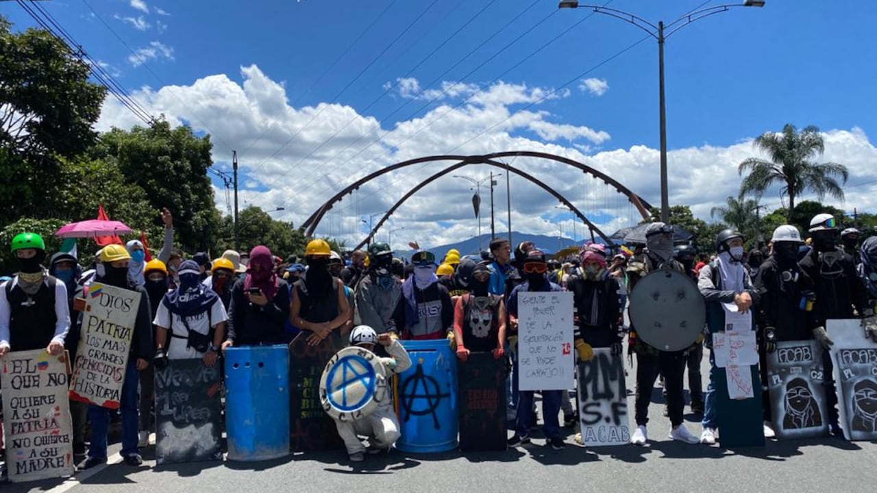 Marcha 20 de julio en Medellín. Primera línea en el sector de Punto Cero.