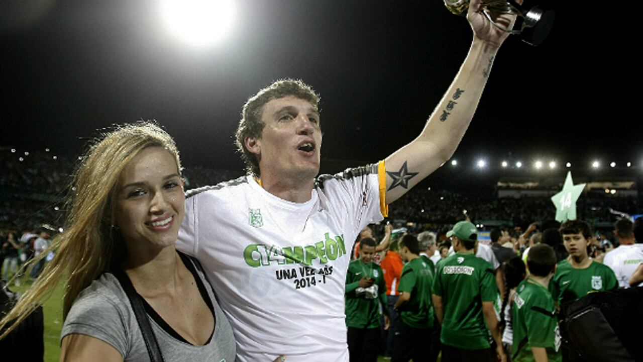El arquero de Atlético Nacional, Franco Armani celebra su victoria ante el Atlético Junior en la final de la Liga Postobón 2014-1 en el estadio Atanasio Girardot en Medellín. (EFE)