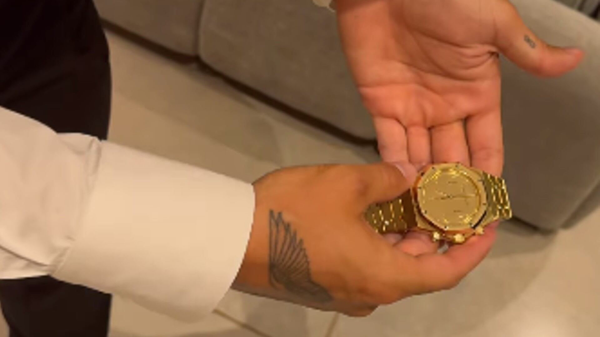 Este es el costoso regalo que se dio Maluma.