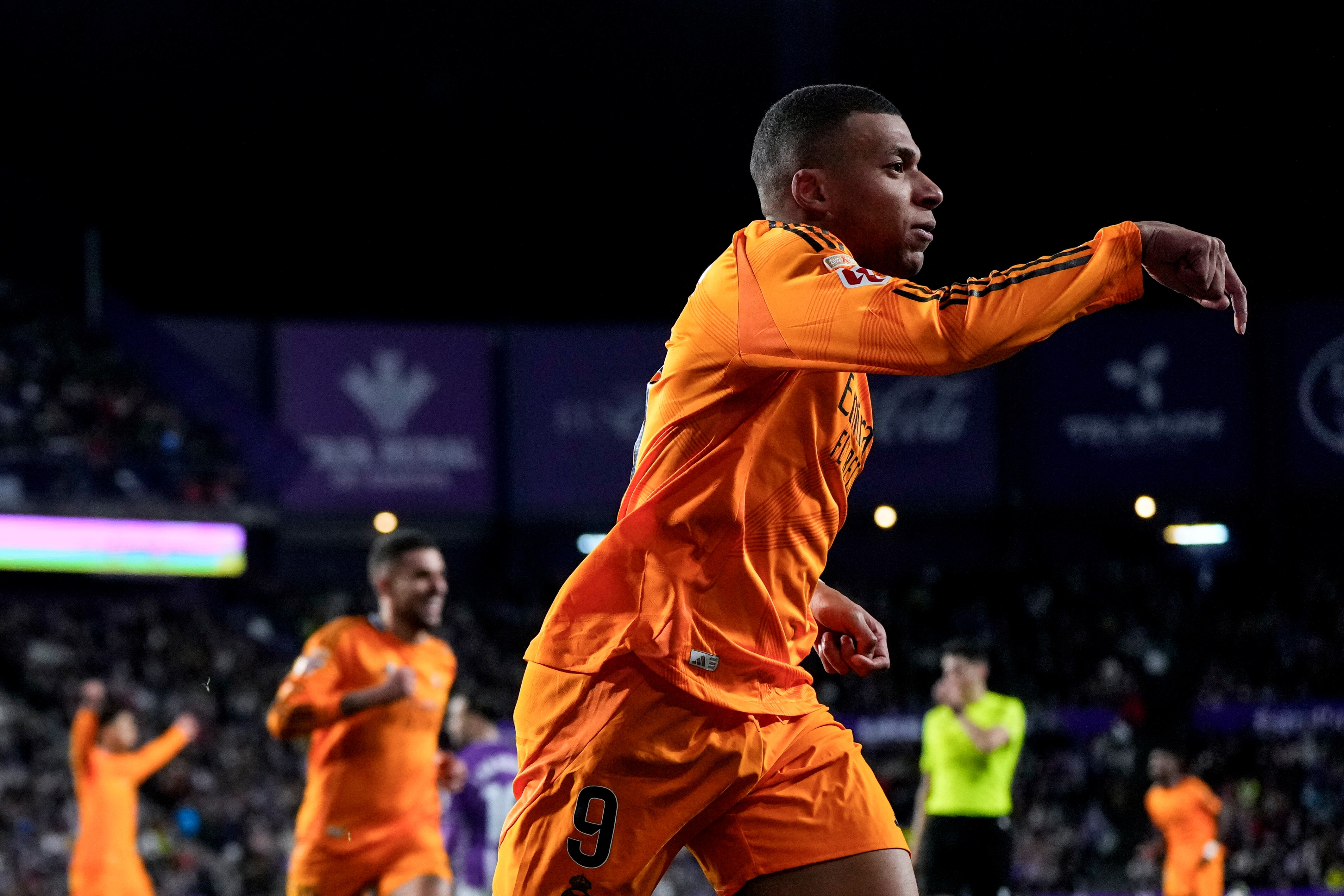 El Real Madrid gana en Valladolid (3-0) con triplete de Mbappé