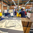 Según un estudio del Banco de la República, un aumento del salario mínimo en 1 por ciento, en términos reales, produce una pérdida de empleos de unos 46.000 empleos al año.