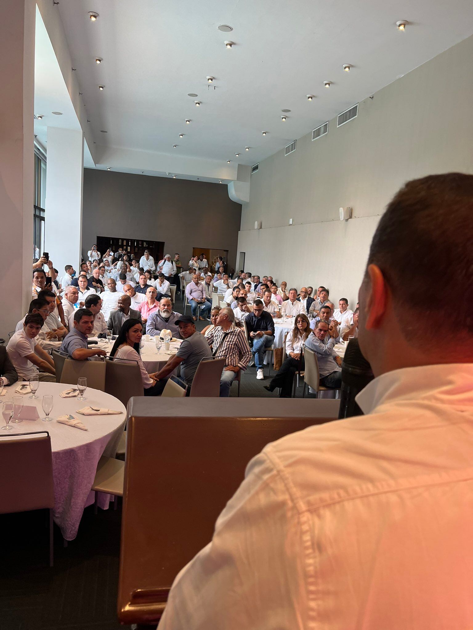 Tulio Gómez en medio del evento de lanzamiento de su campaña como gobernador.