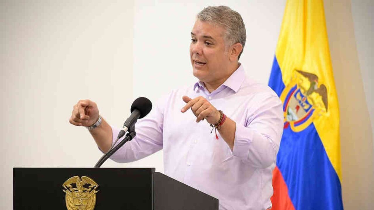 "Que la devuelvan a Colombia, es que es una prófuga de la justicia, es una mujer corrupta y delincuente. Aquí la espera la justicia colombiana para sancionarla", dijo el mandatario.