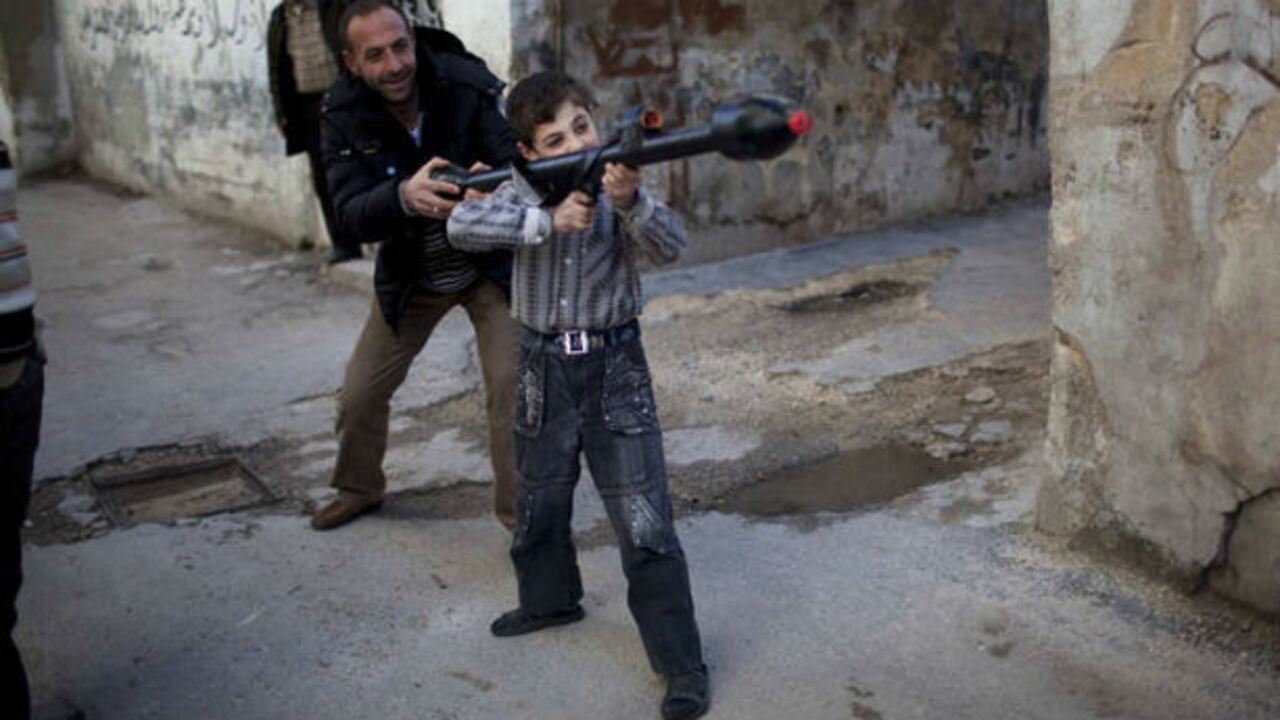 Impactante foto de un niño en Siria, tomada por el argentino Rodrigo Abd que le valieron el Pulitzer junto a otros colegas.