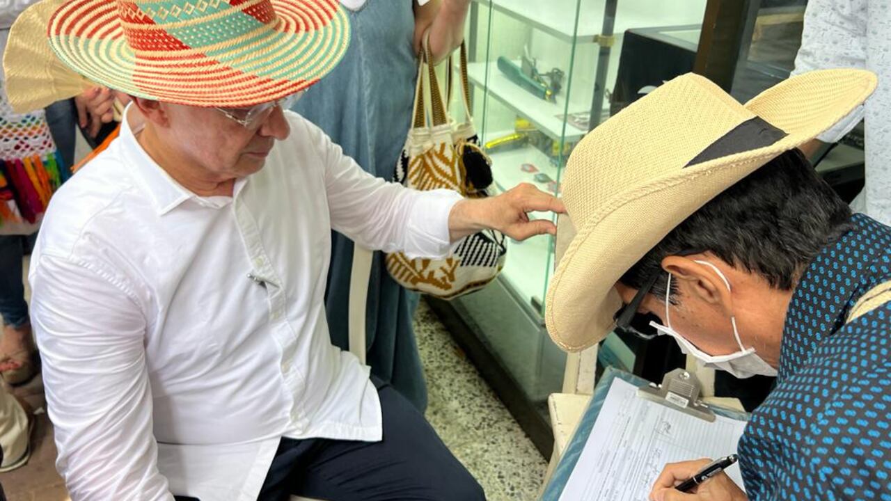 El expresidente Álvaro Uribe lideró el proceso de recolección de firmas en Valledupar.