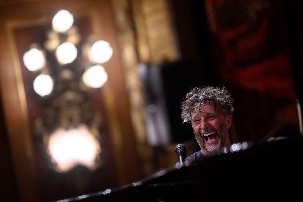 A través de sus letras, Fito Páez ha capturado la esencia misma del amor, ofreciendo un repertorio invaluable para dedicar a aquel que ocupa un lugar especial en el corazón.