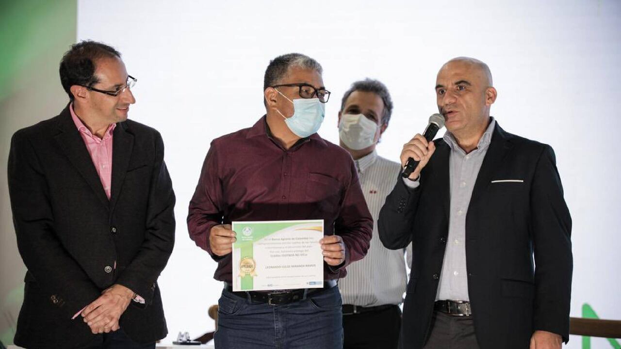 La solicitud del crédito hipotecario se puede hacer desde la pagina web de la entidad en el botón ‘Solicita tu crédito’ o en una oficina.