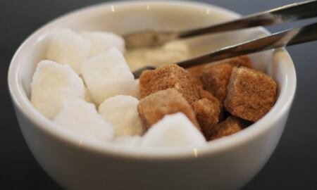 Al reducir el consumo de azúcar se protege el hígado, reducen los cálculos renales y se protege el cerebro.