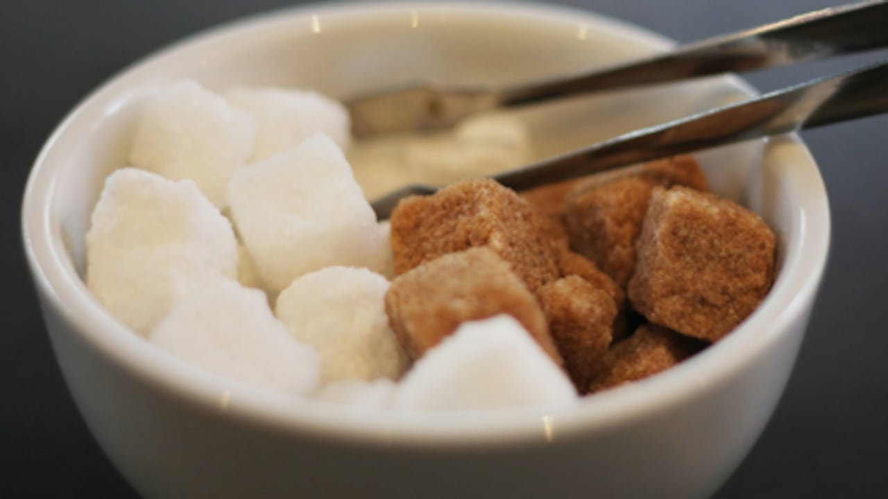 Al reducir el consumo de azúcar se protege el hígado, reducen los cálculos renales y se protege el cerebro.