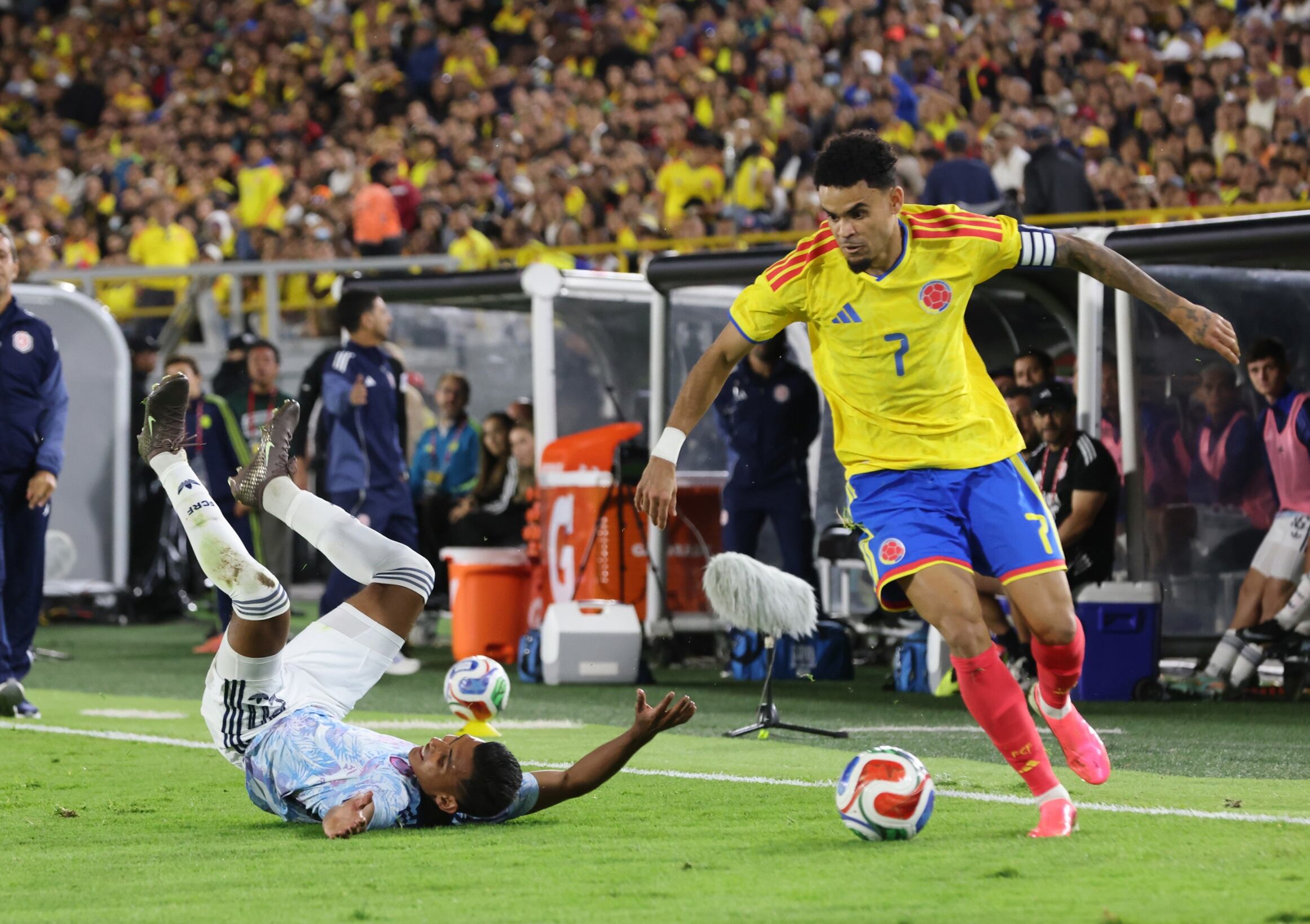 Luis Díaz jugada