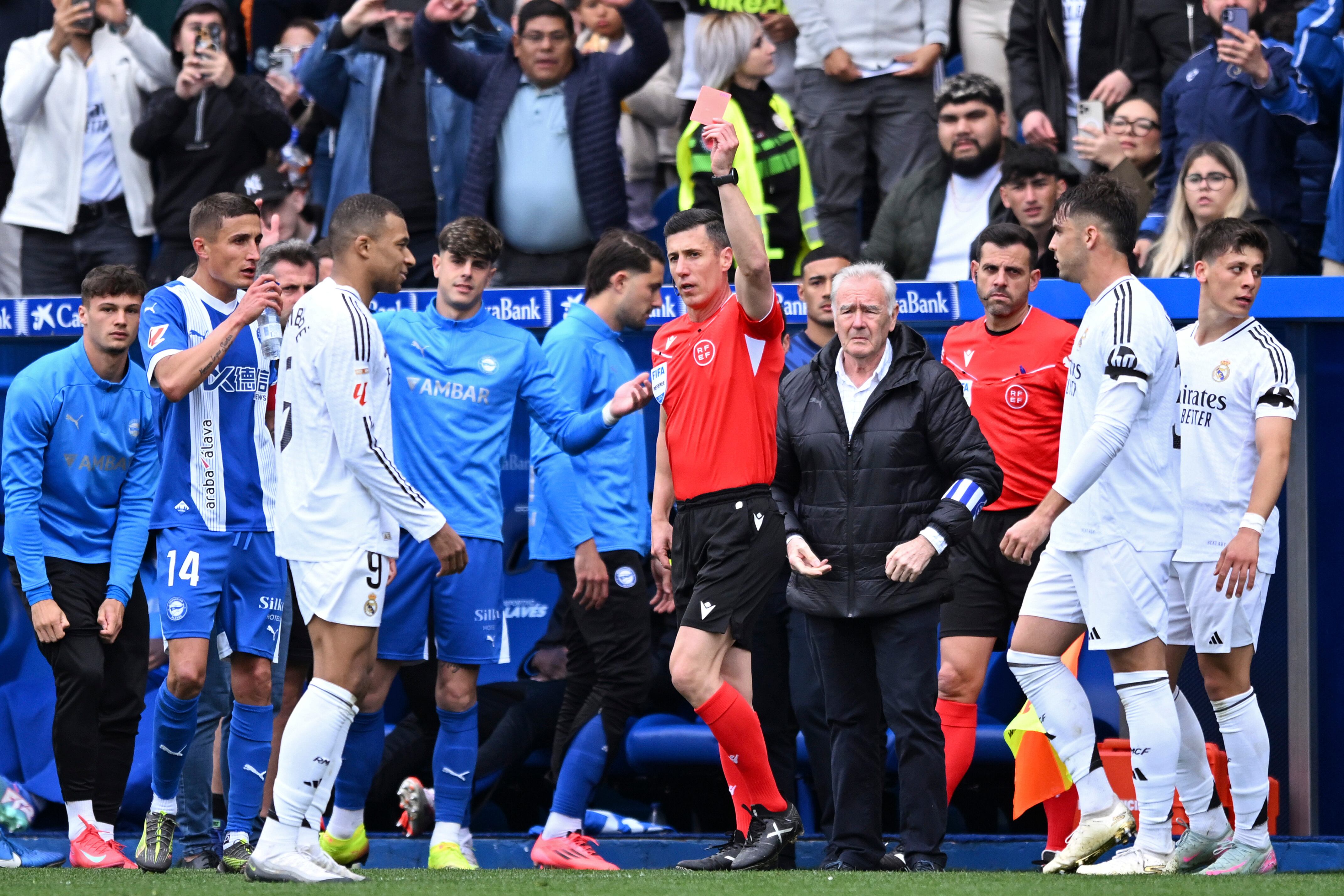 VITORIA GASTEIZ, SPAIN - APRIL 13: referee Cesar Soto giving a yellow card to Kylian Mbappe of Real Madrid  during the LaLiga EA Sports  match between Deportivo Alaves v Real Madrid at the Estadio de Mendizorroza on April 13, 2025 in Vitoria Gasteiz Spain (Photo by Cesar Ortiz Gonzalez/Soccrates/Getty Images)