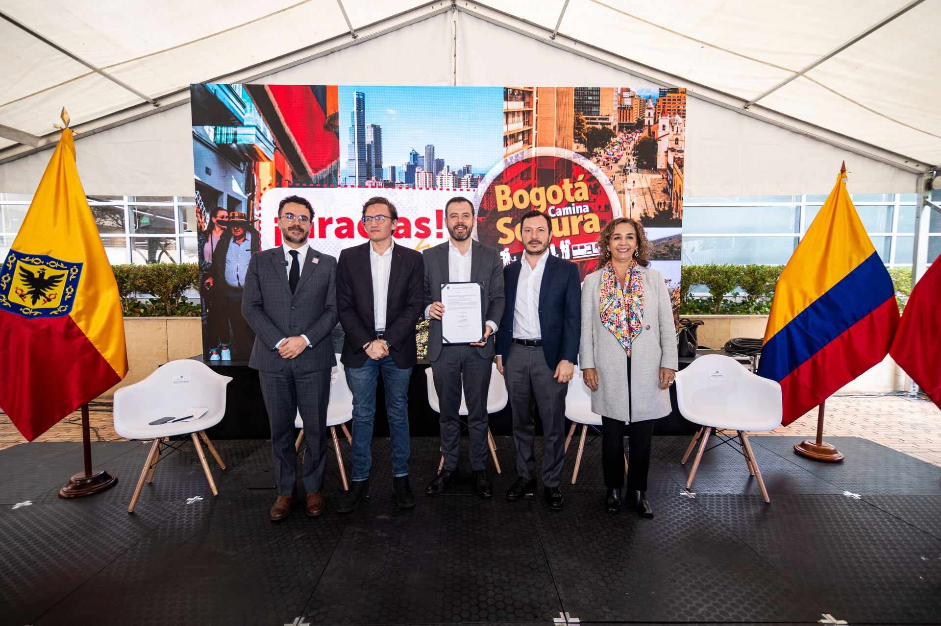 Concejales y secretarios acompañaron la sanción del Plan de Desarrollo de Bogotá