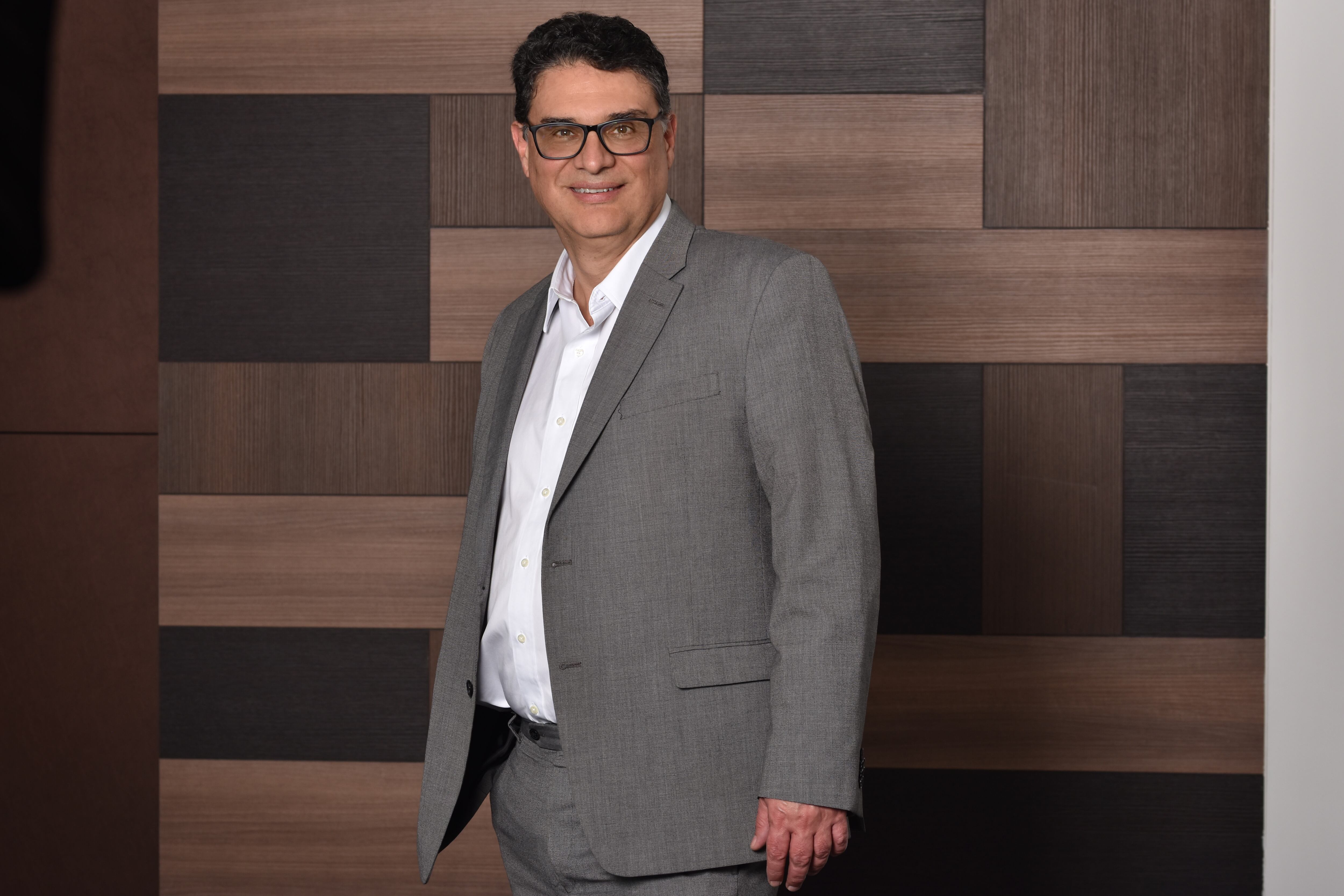 José Vicente Velasco asumió la presidencia del Banco Mundo Mujer este año.