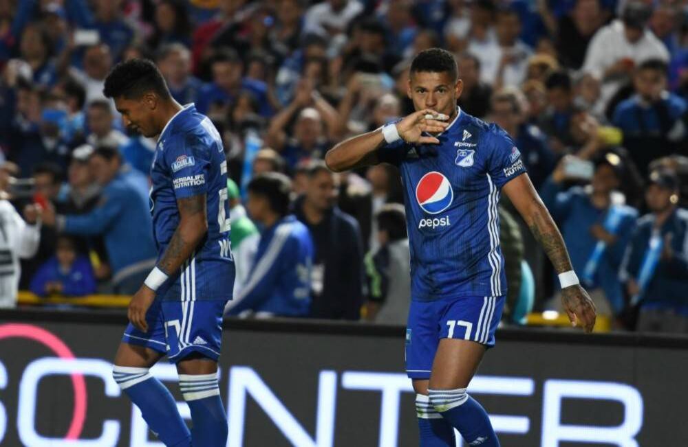 Ayron del Valle junto a José Guillermo ‘El Tico’ Ortiz, que anotó el 2-0 parcial en la victoria 3-1 de los embajadores.  Foto: LosMillonarios.Net