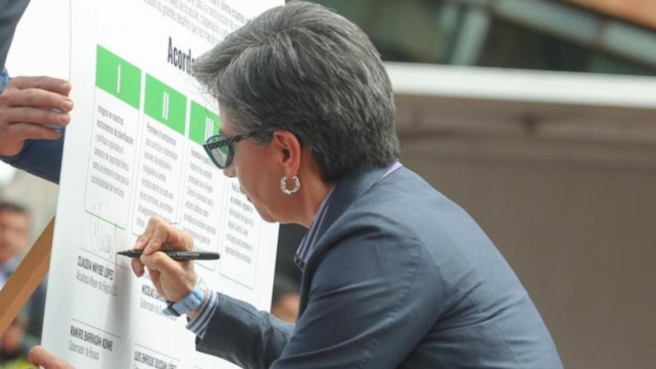 La alcaldesa Claudia López firmó junto a los gobernadores de Cundinamarca, Huila, Tolima, Meta y Boyacá, una alianza que los compromete con políticas para proteger el agua y promover la acción climática.
