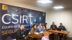 Segunda sesión del Puesto de Mando Unificado (PMU Ciber), presidida por el Alto Consultor para la Transformación Digital, Saúl Kattan, el Comité Nacional de Seguridad Digital y el proveedor de servicios IFX Networks iniciarán unas mesas de trabajo con las entidades afectadas, con el fin de validar los servicios afectados de cada entidad y determinar el apoyo por parte del sector privado a las entidades afectadas. Foto: Presidencia de Colombia