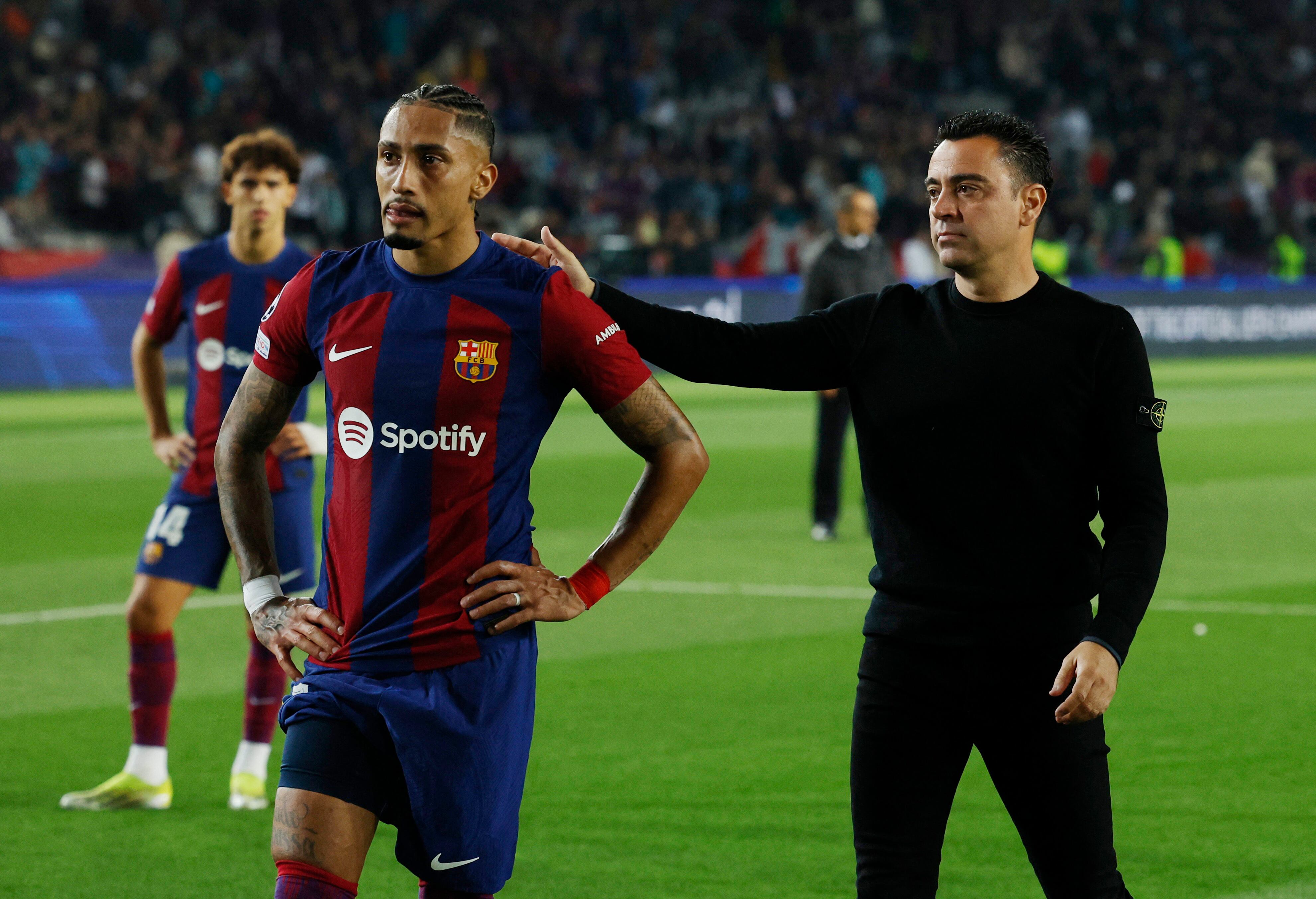 Soccer Football - Champions League - Quarter Final - Second Leg - FC Barcelona v Paris St Germain - Estadi Olimpic Lluis Companys, Barcelona, Spain - April 16, 2024 FC Barcelona's Raphinha and coach Xavi look dejected after the match REUTERS/Albert Gea