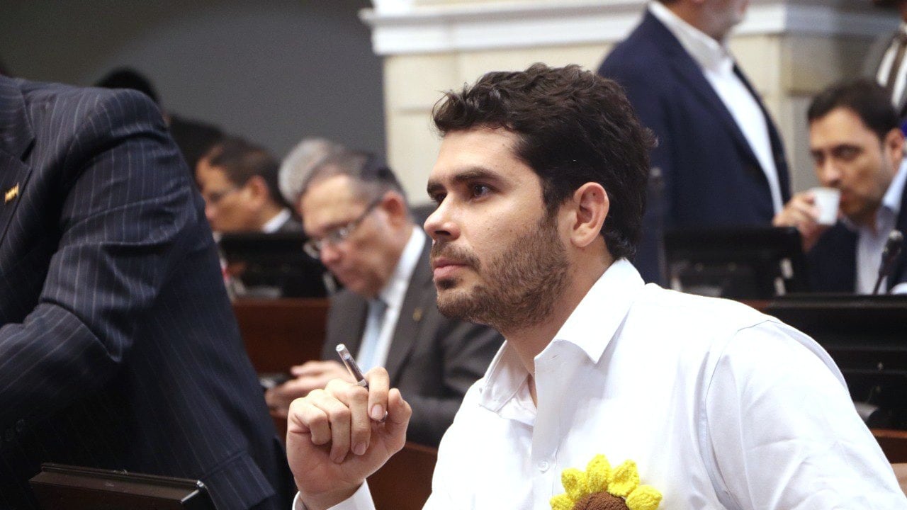 El senador de la Alianza Verde, Fabian Diaz, presentó la apelación al tercer debate en el que se hundió la reforma a la salud en la Comisión Séptima del Senado.