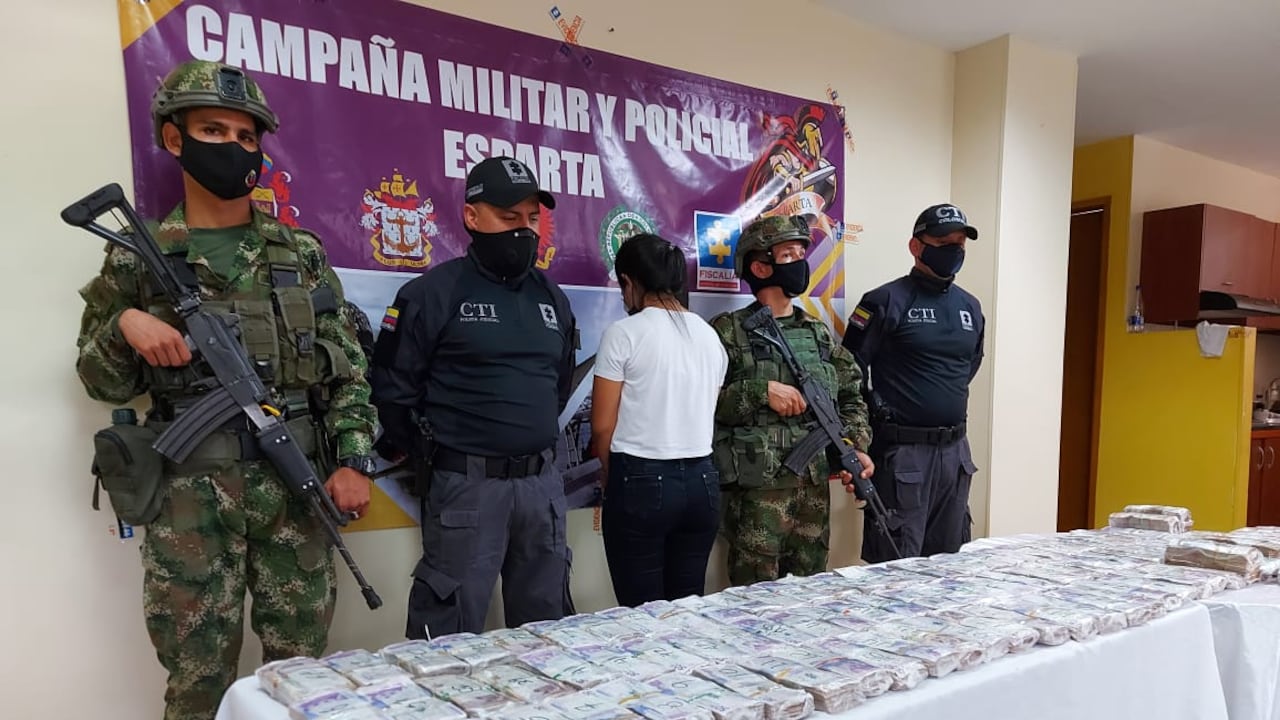 Mujer capturada con $1.000 millones