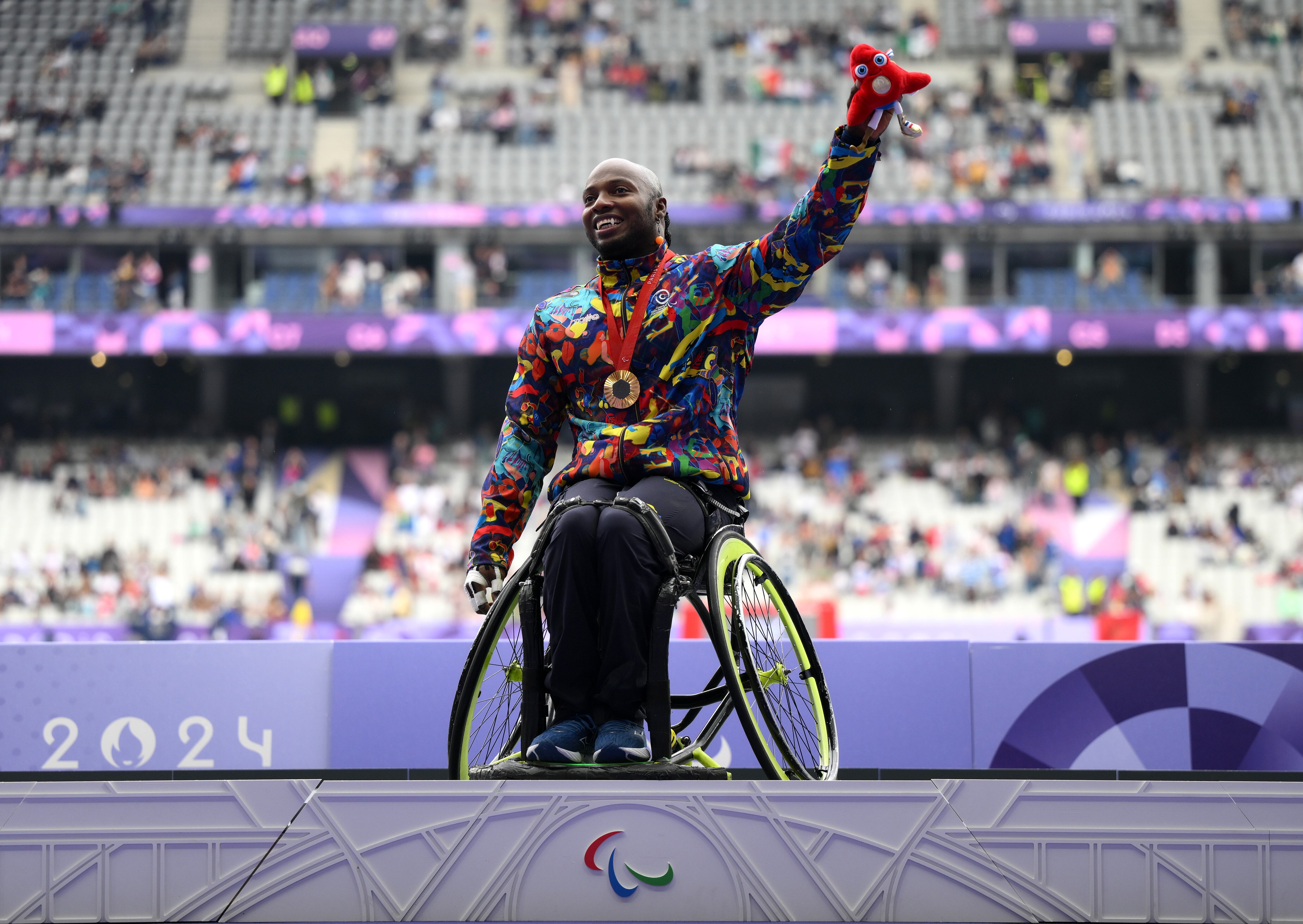 Mauricio Valencia ganó medalla de oro en impulsión de la bala, categoría F34 en Juegos Paralímpicos París.