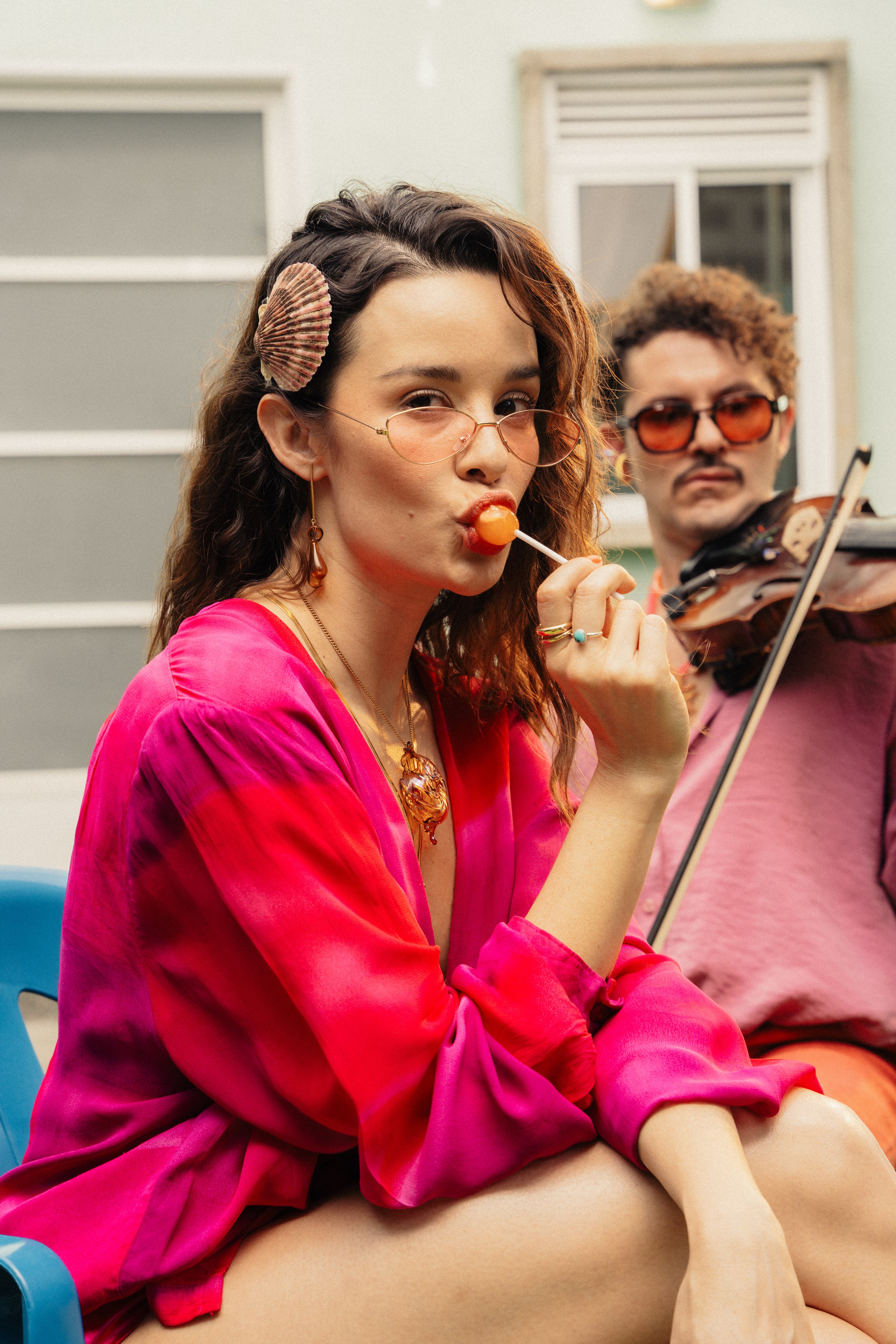 Catalina García y Santiago Prieto integrantes de Monsieur Periné conversaron con SEMANA sobre su nuevo sencillo, la inclusión de nuevos ritmos en su música, así como la violencia en Colombia.