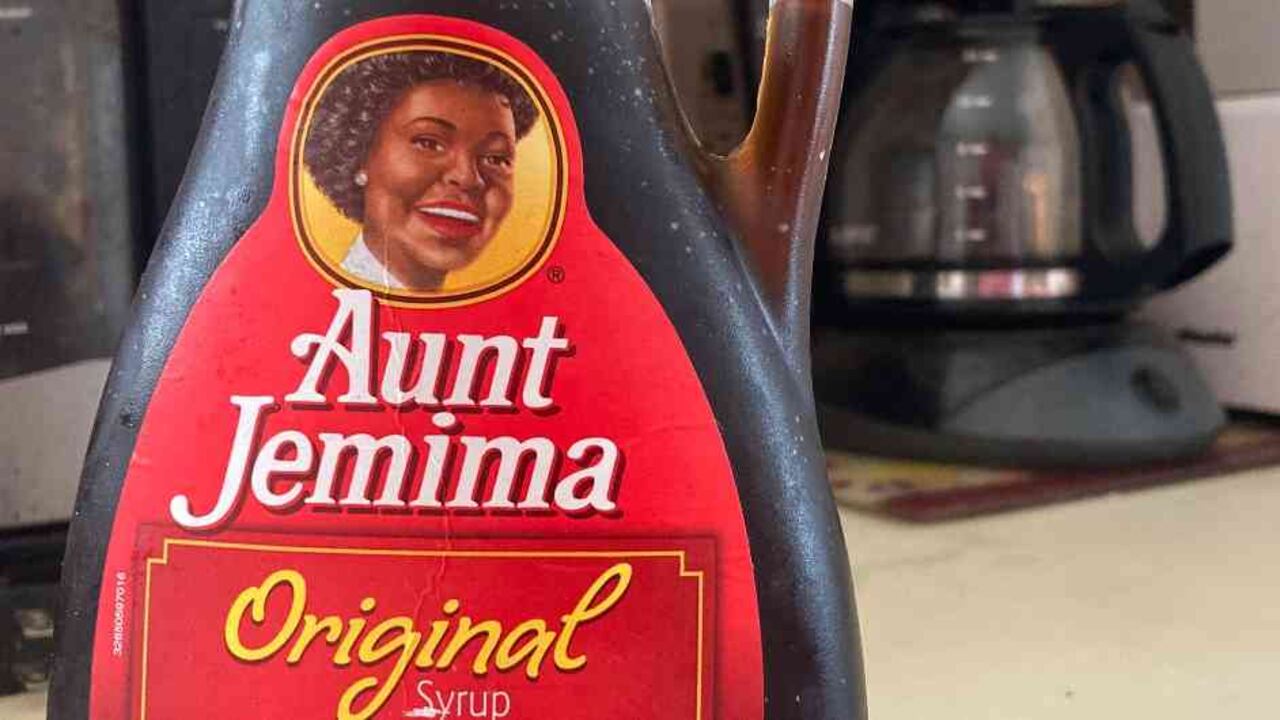 Quaker Oats dijo que retiraría su marca Aunt Jemima, de 131 años, porque la empresa reconoce que el origen del personaje “se basa en un estereotipo racial”.