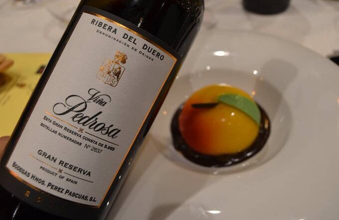 Entre lo más añejo. Cuando una botella de vino se sella con las palabras Gran reserva, alístese. Se trata de un producto de cosechas de gran calidad que, para lograrla, requiere varios años de barrica (el tonel en el cual lo envasan para añejarlo). Ejemplo de ello es Viña Pedrosa, de la casa de Ribera del Duero (España). Según la versión más añejada bajo categoría Gran Reserva, sólo aplica a añadas excepcionales.