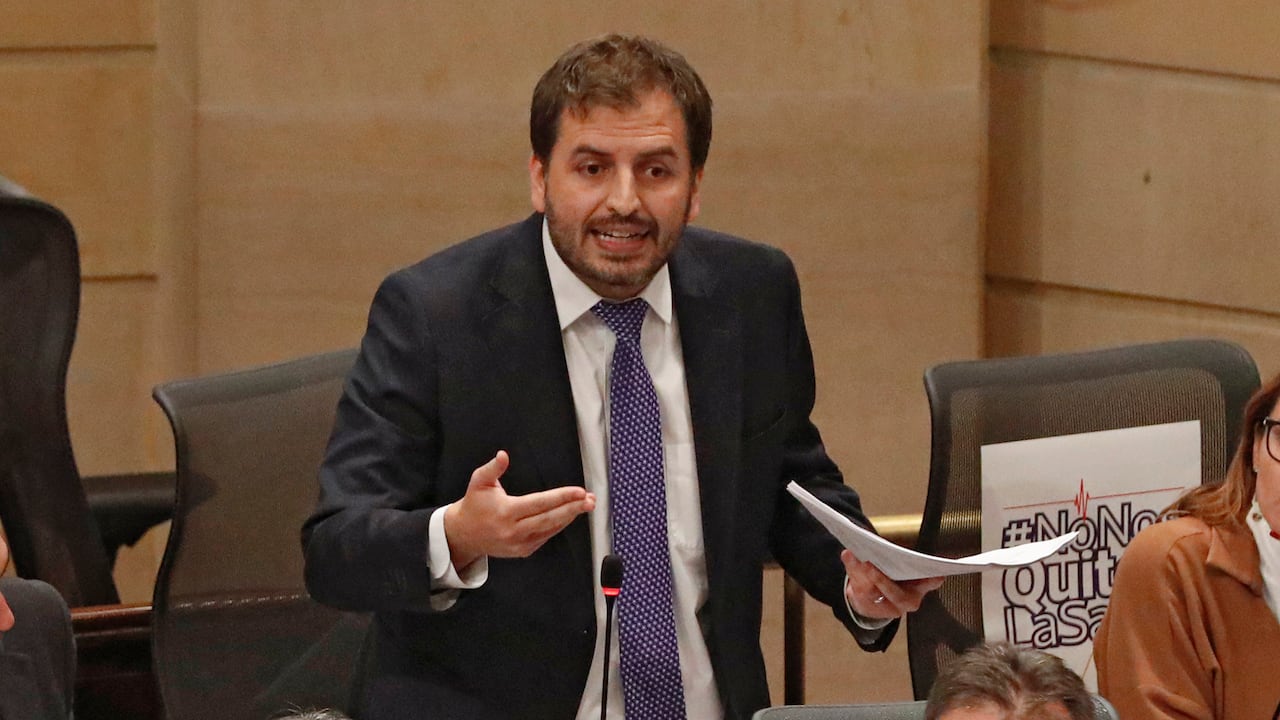 El representante Andrés Forero, del Centro Democrático, cuestionó la gestión de los ministros de Salud que ha tenido el Gobierno.
Bogotá, abril 25 del 2023
Foto Guillermo Torres Reina / Semana