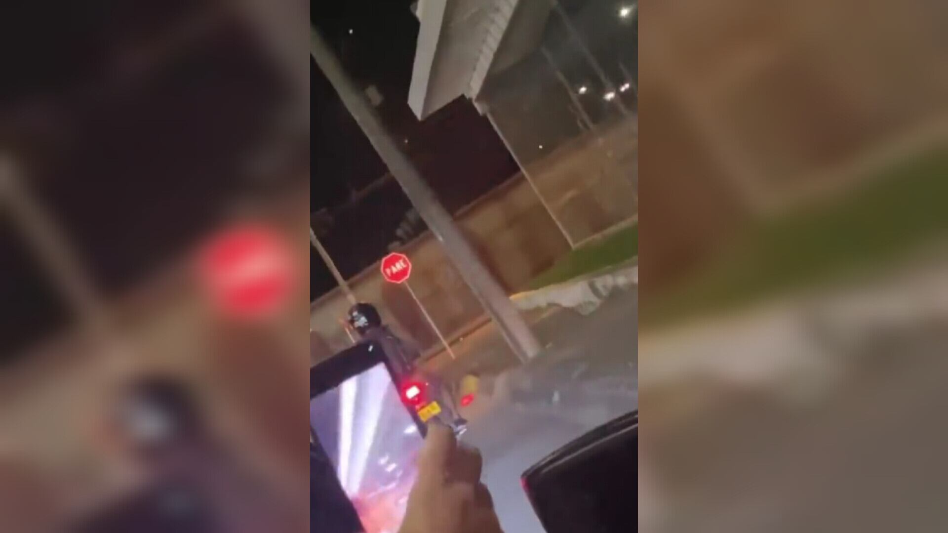 Polémica en Cali: un hombre se paseó desnudo en una motocicleta.